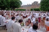 STICHWORT: „Dîner en blanc“