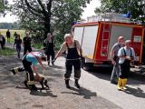 Rettungseinsatz mit vereinten Kräften von Kanuten und Feuerwehrleuten