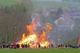 Ostersonntag: Brauchtumsfeuer in den Dörfern rund um Wickede