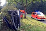 Unfall: Fahrzeug mit Vater und Kind flog aus der Kurve