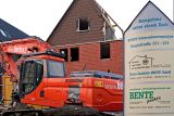 Bagger bei Bente: Haus an Haltestelle steht vor Abriss