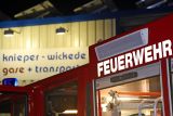 Feueralarm: Dichter Rauch quillt aus Lagerhalle eines Gashandels