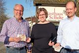 Gasthaus Schulte übergab Spenden an Kindergarten und Vereinsring Echthausen