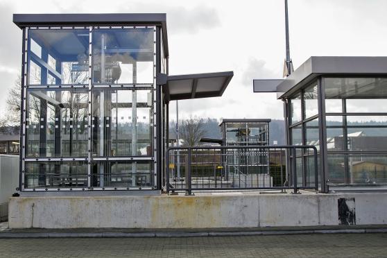 Die Aufzüge beidseits der neuen Personenunterführung am Wickeder Bahnhof bleiben vorerst weiterhin außer Betrieb. FOTO: ANDREAS DUNKER