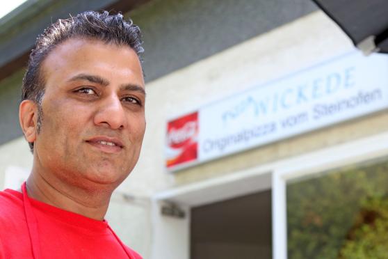 Der Inder Dhanda Hari Bans hat heute die Pizzeria "Pizza Wickede" an der Rosenstraße eröffnet. FOTO: ANDREAS DUNKER
