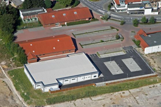 Der bislang unbebaute Bereich hinter dem ALDI-Markt soll teilweise mit zur Erweiterung des Discounters dienen. ARCHIVFOTO: ANDREAS DUNKER