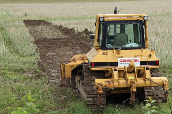Nach einwöchiger Verspätung eine Bahn gezogen und dann die Arbeiten gleich wieder eingestellt FOTO: ANDREAS DUNKER