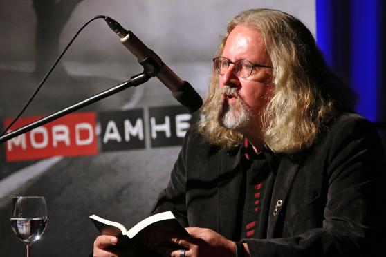 Der Journalist und Krimi-Autor Krimiautor Peter Gerdes recherchierte in der Ruhrgemeinde und reicherte seine Keiminalgeschichte gekonnt mit Wickeder Lokalkolorit an FOTO: ANDREAS DUNKER