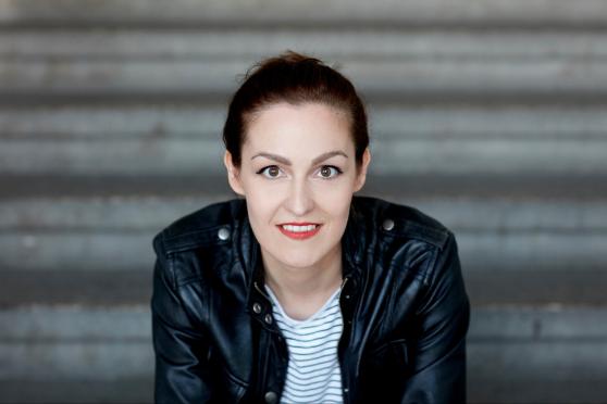 Die österreichische Schriftstellerin Daniela Larcher (40) publiziert auch unter dem Pseudonym Alex Beer FOTO: PR