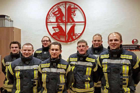 Das neue Betreuer-Team der Wickeder Jugendfeuerwehr (von links): Pascal Nolte, der neue Jugendfeuerwehrwart Nils Schober, Andre Schreiber, Lars Schober, Bernd Wiech, Hendrik Roos und der neue stellvertretende Jugendfeuerwehrwart Nico Schäfer sowie Torben Pantel (fehlt auf dem Bild). FOTO: FEUERWEHR