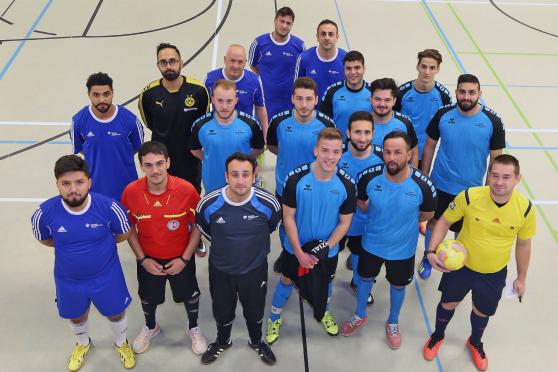 Die Mitspieler der Mannschaften von Wickeder Westfalenstahl und dem kommunalen Jugendtreff aus dem evangelischen Martin-Luther-Haus belegten den zweiten und dritten Platz. FOTO: ANDREAS DUNKER