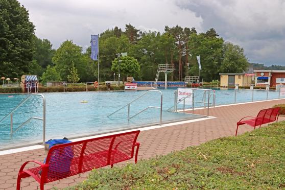 Am gestrigen Samstag – dem ersten Öffnungstag in dieser Saison – zählte das kommunale Freibad der Gemeinde Wickede (Ruhr) insgesamt 52 Besucher. FOTO: ANDREAS DUNKER