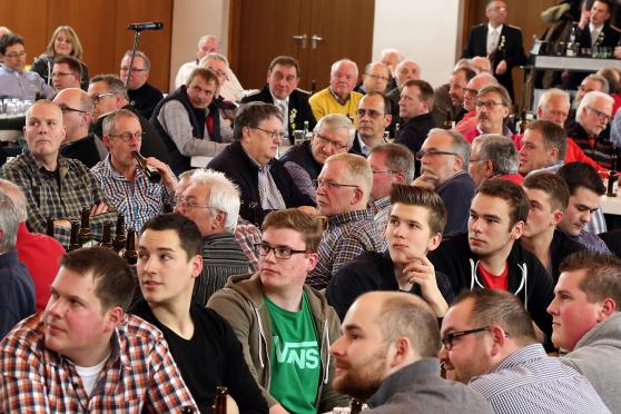Nicht ganz so voll wie im letzten Jahr: Mehr als 200 Mitglieder der Schützenbruderschaft St. Johannes Wickede – Wiehagen kamen Freitag zur Generalversammlung ins Bürgerhaus. FOTO: ANDREAS DUNKER 