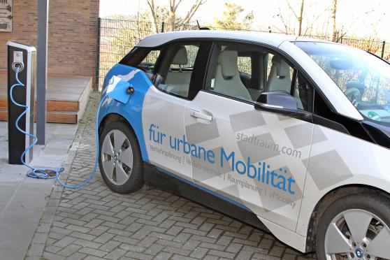 Die Elektro-Tankstelle auf dem Gelände der Firma Stadtraum in Echthausen FOTO: ANDREAS DUNKER