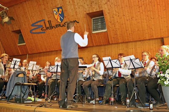 Der Musikverein Echthausen unter Leitung von Dirigent Thomas Voß sorgte beim Festakt für melodische Töne. FOTO: ANDREAS DUNKER