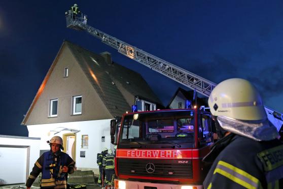 Die Leih-Leiter war rund zehn Monate bei der Wickeder Feuerwehr im Einsatz: Hier bei einem Wohnungsbrand in der Hatzfeldstraße. ARCHIVFOTO: ANDREAS DUNKER