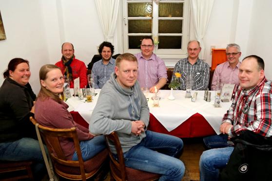 Der Förderverein des Echthausener Max-und-Moritz-Kindergartens während seiner jährlichen Mitgliederversammlung in der "Alten Poststation" in Wimbern FOTO: ANDREAS DUNKER