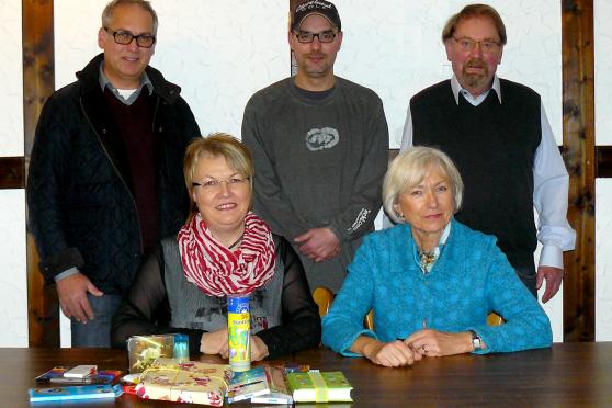 Das Organisationsteam des Freundeskreises „Menschen helfen Menschen Wickede (Ruhr)“ (von links): Martin Schemm,  Marion Frohwein,  Mattis Barske,  Christel Fehling-Pinto und Heinz Vihrog FOTO: PRIVAT