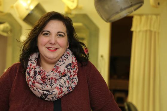 Friseurmeisterin Maribel Pinheiro (38) hat zum Jahreswechsel den "Salon Hoffmann" an der Hauptstraße in Wickede übernommen. FOTO: ANDREAS DUNKER