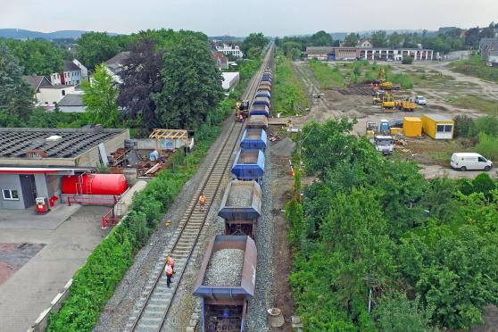 Die Eisenbahnstrecke in Richtung Fröndenberg war am Wochenende auf Grund von Bauarbeiten gesperrt. LUFTAUFNAHME: ANDREAS DUNKER / WWW.NRW-IMAGE.DE