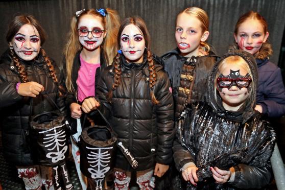 Geschminkte und kostümierte Kinder am heutigen Halloween-Abend (31. Oktober 2017) in Wickede FOTO: ANDREAS DUNKER