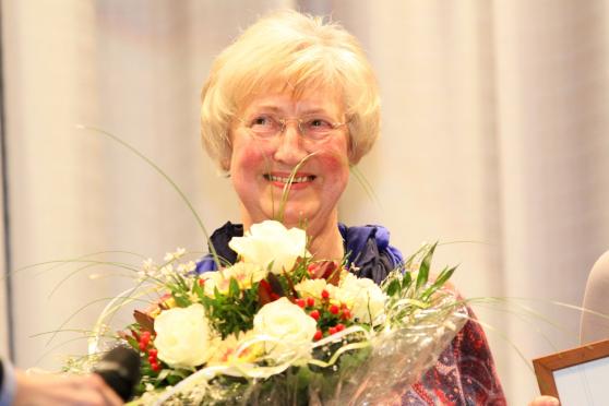 Maria Helmig erhalten Ehrenplakette der Gemeinde Wickede (Ruhr) FOTO: ANDREAS DUNKER