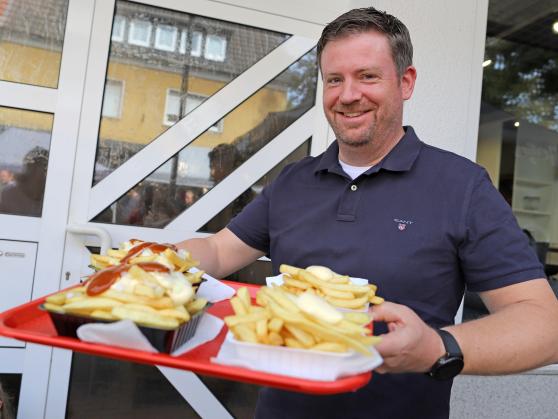 Auch Bernd Pieper servierte seiner ganzen Familie am Sonntag leckere „Hollandse Frietjes“ zum Mittagessen. FOTO: ANDREAS DUNKER