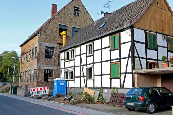 Das alte Fachwerkhaus an der Straße "Im Winkel" soll am morgigen Dienstag abgerissen werden. FOTO: CARINA WESTERWELLE