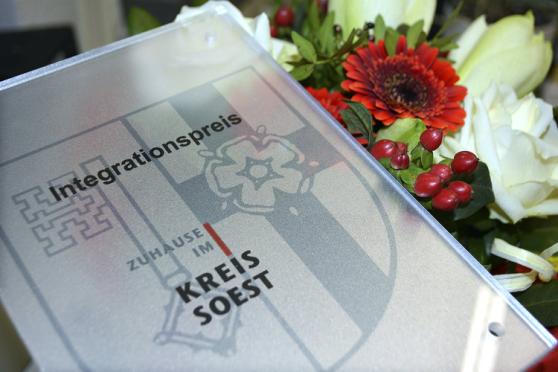 Im November wird der Integrationspreis des Kreises Soest in feierlichem Rahmen im Foyer des Kreishauses in Form einer Urkunde und eines Geldpreises übergeben. FOTO: LINDA KRATZEL / KREIS SOEST