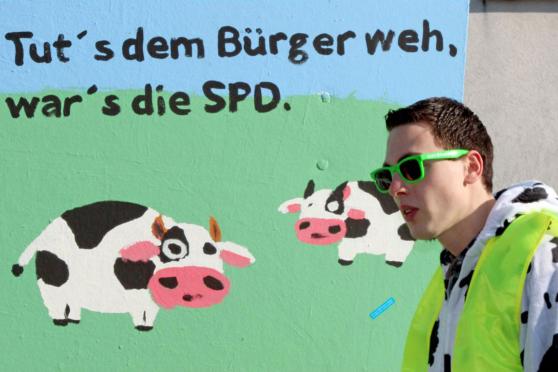 Der große Motto-Wagen der Jungen Union (JU) am Rosenmontag FOTO: CARINA WESTERWELLE