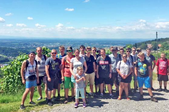 Die Jugendfeuerwehr-Gruppe bei einer Wanderung im Schwarzwald FOTO: JUGENDFEUERWEHR