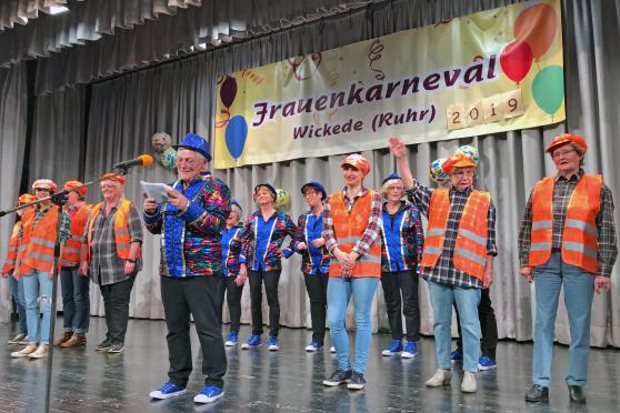 Die Begrüßung der Gäste im Namen der katholischen Frauengemeinschaft übernahm deren Vorsitzende Sabine Hornkamp in gewohnt humorvoller Weise mit einer gereimten Rede. FOTO: ANDREAS DUNKER