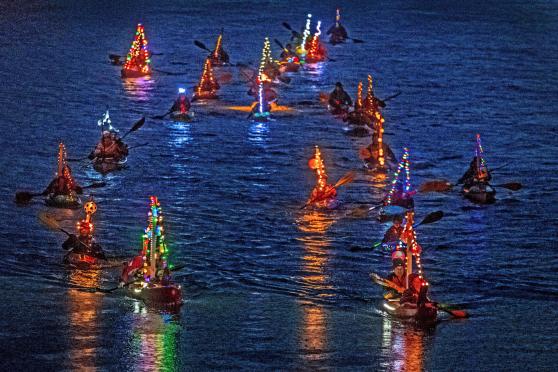 Lampion-Fahrt des Kanu-Clubs Wickede auf der Ruhr FOTO: ANDREAS DUNKER