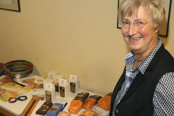 Maria Helmig – für 25-jähriges Engagement in der Leitung des "Eine-Welt-Kreises" geehrt. FOTO: ANDREAS DUNKER