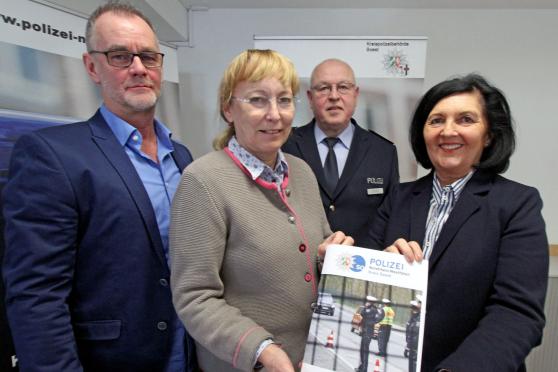 Präsentierten den Jahresbericht der Kreispolizeibehörde Soest (von links): Kriminalbeamter Andreas Müller, Kriminaloberrätin Ellen Dante, Polizeidirektor Manfred Dinter und Landrätin Eva Irrgang FOTO: ANDREAS DUNKER
