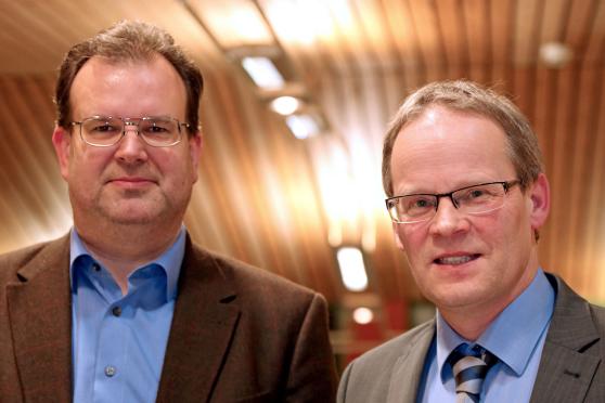 LEADER-Regionalmanager Sven Hedicke und Bürgermeister Dr. Martin Michalzik (CDU) beim Neujahrsempfang der Gemeinde Wickede (Ruhr) im Januar 2016. ARCHIVFOTO: ANDREAS DUNKER