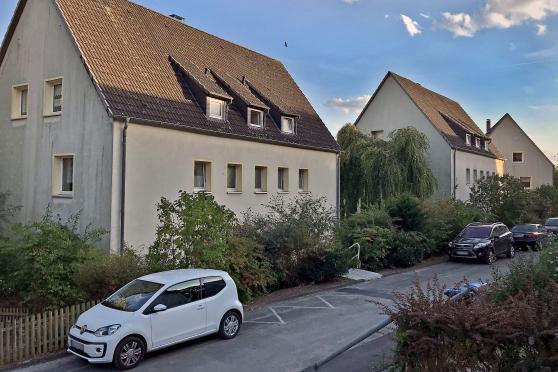 Die kommunalen Immobilien am Lindenweg 12, 14 und 16 sollen möglicherweise zum Verkauf angeboten werden. FOTO: ANDREAS DUNKER