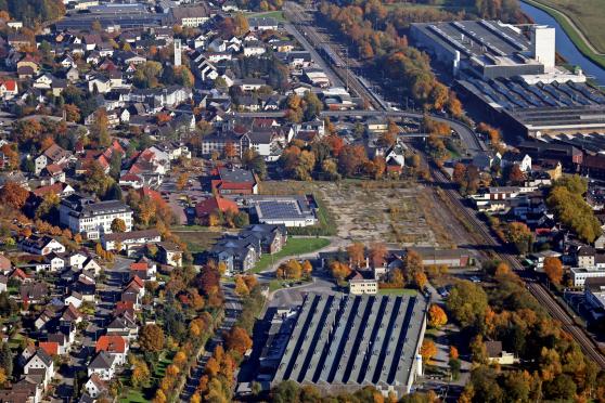 Deutlich aus der Luft in der Ortsmitte von Wickede erkennbar: die Industriebrache an der Bahnlinie LUFTBILD: ANDREAS DUNKER / NRW-IMAGE.DE