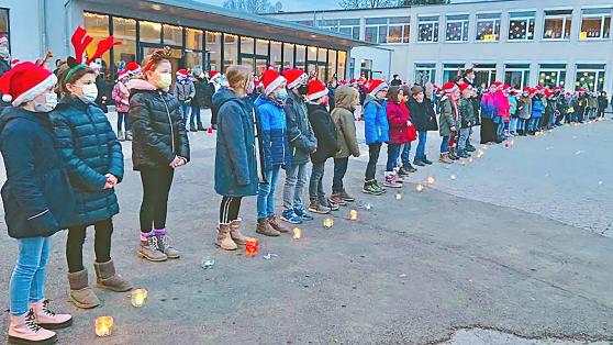 Schüler der Melanchthon-Grundschule beim Singen der Advents- und Weihnachtslieder FOTO: MELANCHTHON-GRUNDSCHULE