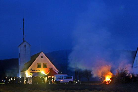 Osterfeuer am Feuerwehr-Gerätehaus in Wimbern ARCHIVFOTO: ANDREAS DUNKER