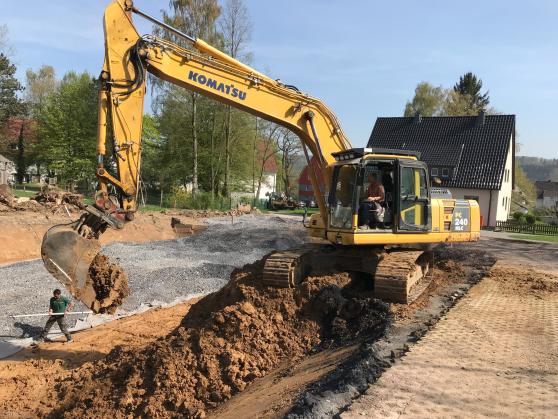 Ausschachtungsarbeiten für das neue Pfarrheim an der katholischen Kirche FOTO: ANDREAS DUNKER