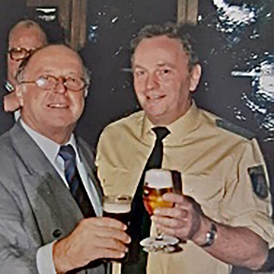 Polizeibeamter Werner Schmitt bei einem Besuch von Minister Norbert Blüm (CDU) in Wickede FOTO: PRIVAT