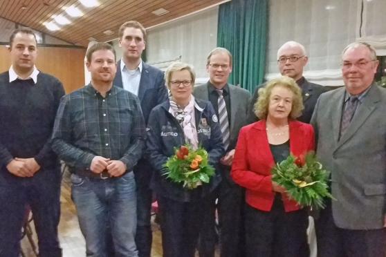 Patrick Schnapp (FDP), Bernd Pieper (CDU), Tim Thiele (CDU), Eva-Maria Stahlhoff (CDU), Bürgermeister Dr. Martin Michalzik (CDU), Elfriede Duwe (bislang SPD), Sascha Goral (Bündnis 90 / Die Grünen) und Herbert Schäfer (SPD) (von links) FOTO: GEMEINDE WICKEDE (RUHR)