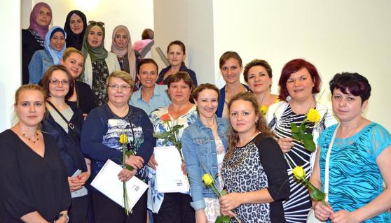 Die am Rucksackprogramm beteiligten Eltern erhielten Urkunden als Anerkennung für ihr Engagement. FOTO: LINDA KRATZLER / KREIS SOEST