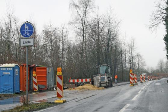 Vorerst noch immer an alter Stelle zu Ende: der Fuß- und Fahrradweg im Ruhrtal bei Echthausen FOTO: ANDREAS DUNKER