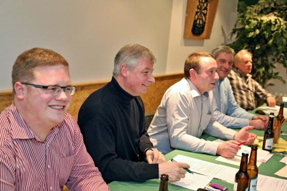 Der Vorstandstisch (von links): Ingo Velmer, Frank Langer, Hendrik Koerdt, Jens Fey und Wilhelm Hoffmann FOTO: ANDREAS DUNKER