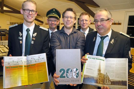 Zum 200-jährigen Bestehen hat die Schützenbruderschaft St. Vinzentius Echthausen eine umfangreiche Chronik in Buchform herausgegegen. ARCHIVFOTO: ANDREAS DUNKER