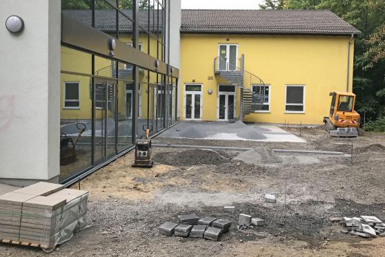 Bau der neuen Terrasse an der Mensa – inzwischen sind Arbeiten abgeschlossen FOTO: ANDREAS DUNKER