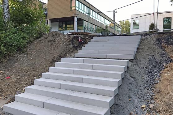 Die neue Treppen-Anlage aus fertigen Beton-Blöcken FOTO: ANDREAS DUNKER