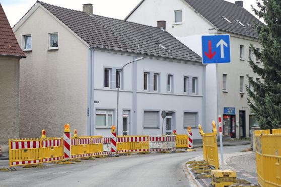 Autofahrer, die von der Oststraße kommen, müssen den Vorrang des Gegenverkehrs aus dem Hövel beachten. FOTO: ANDREAS DUNKER